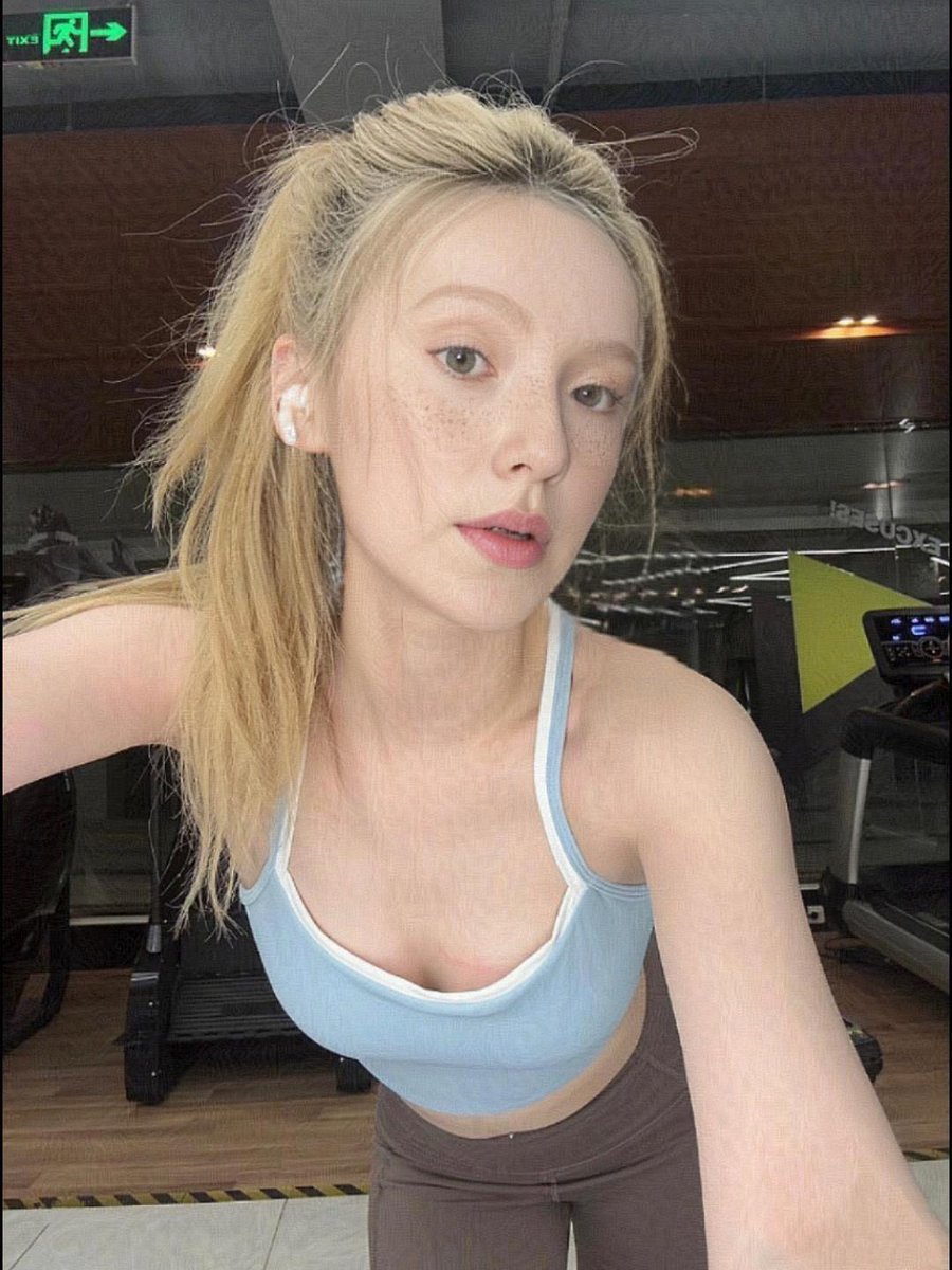 roseybubblie's tweet photo. post workout cardio>> https://t.co/iogxHQpF21