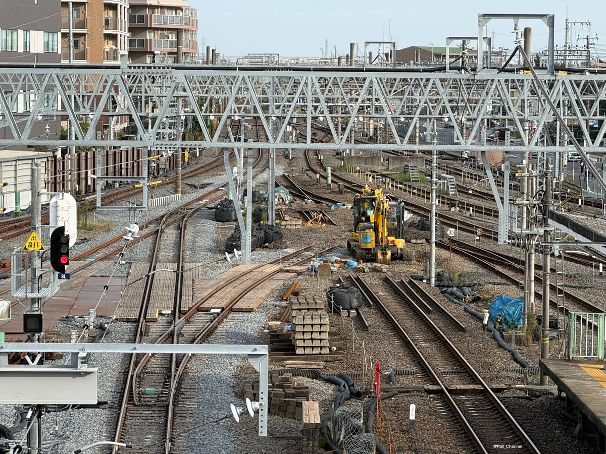Rail_Channel's tweet photo. 2025.10.8 #春日部 駅 高架化工事。 #スカイツリーライン 下り仮設3番4番の浅草方。 #野田線 #アーバンパークライン との連絡線完成まであと少し https://t.co/RQmAVHoLDi