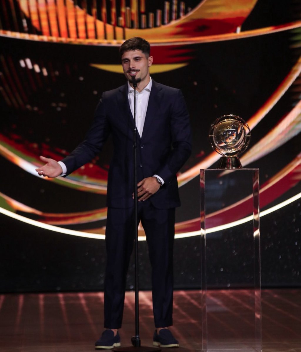 yonizmoha12's tweet image. At the top of club football world and at the #PortugalFootballGlobes: Pedro Neto ✨🇵🇹