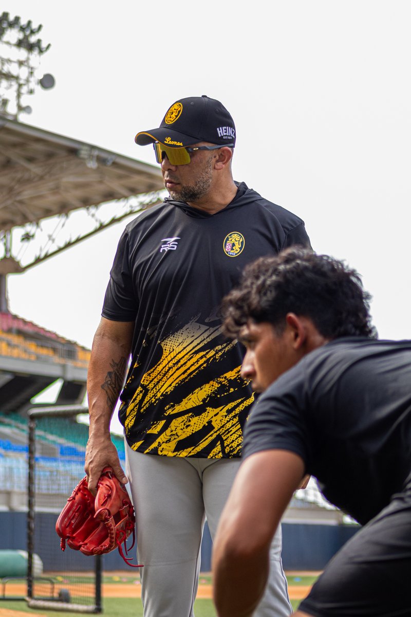 leones_cbbc's tweet photo. Un día más en la oficina 🦁⚾️

📸 @danopv_

#CaraquistaSoy🦁 https://t.co/y8lcDKvk4M