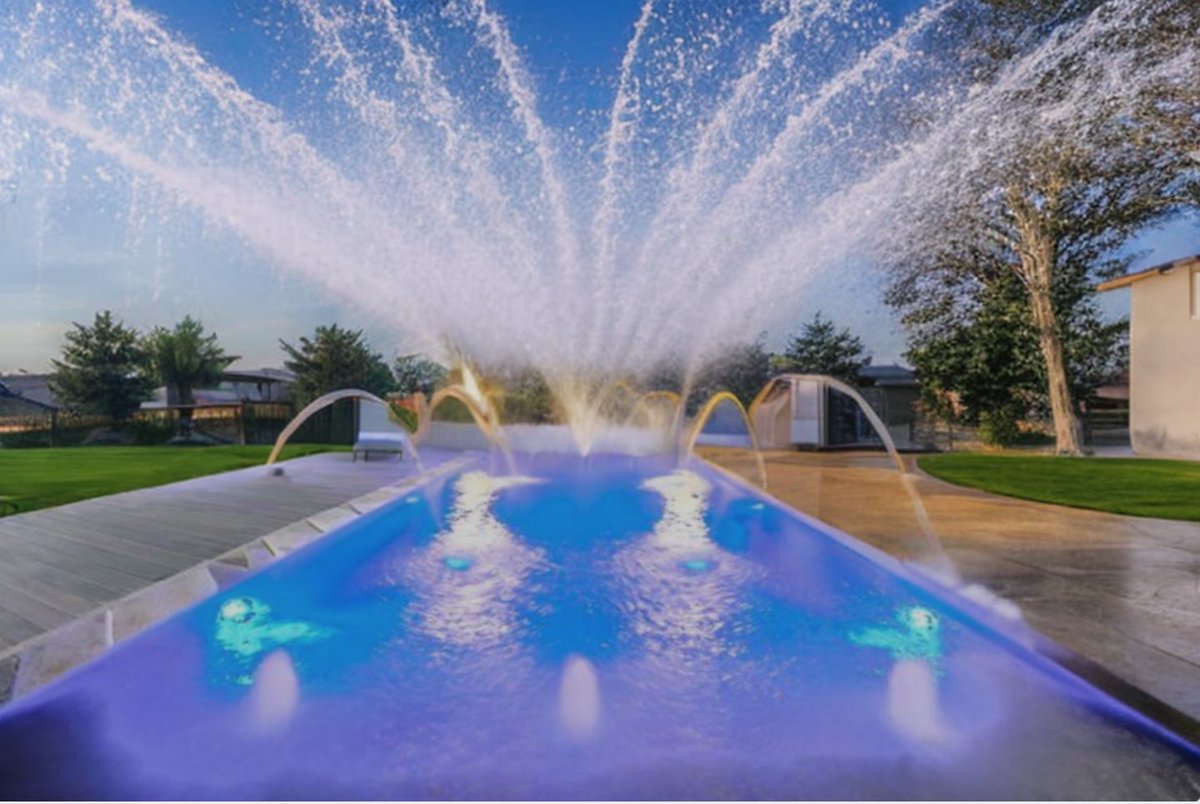 RimrockPool's tweet image. 🧊 Winter Builds, Summer Ready

Start now and dive in by summer!
#PlanAhead #PoolProject #RimrockPoolAndSpa