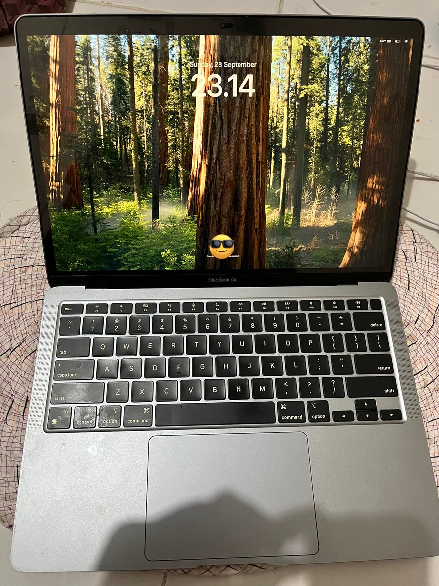 biterfucker's tweet image. WTS Macbook M1 2020 8GB/256GB bisa COD jabodetabek

BH 96%, layar pakai anti gores, pemakaian bekas data science aja, charger &amp;amp; box lengkap, ex ibox. Cycle count masih dibawah 50, dm for price!

#zonauang #wts #macbook