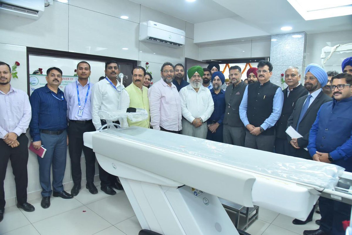 POWERGRID provided 128 Slice CT Scan Machine at Government Hospital, Gandhinagar, Jammu under CSR to strengthen the medical infrastructure of Jammu. Sh. Tarun Bajaj , ED, NR-II and Sh. Jasbir Singh, ED, CSR, POWERGRID handed over the 128 Slice Hi-end CT machine to Dr. Abdul Hamid
