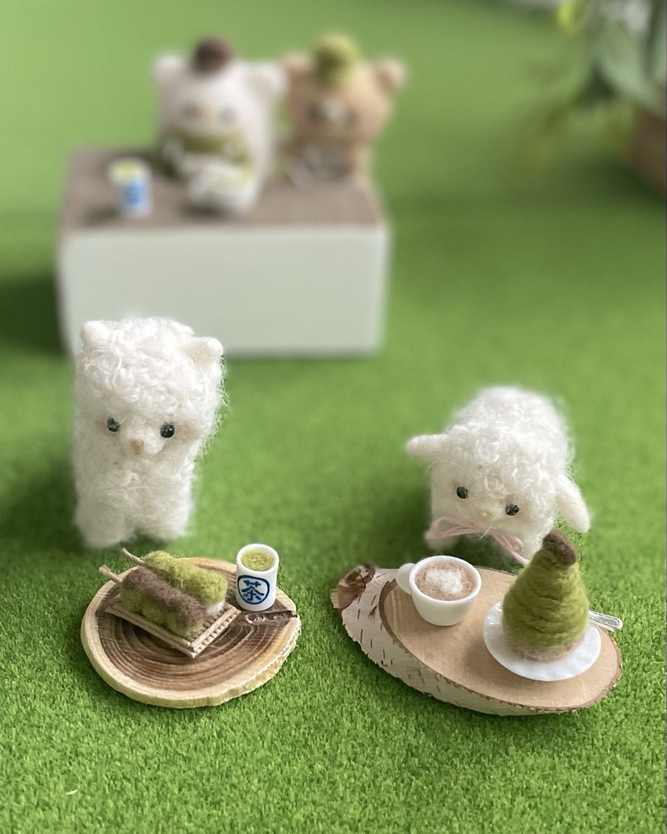 秋の森カフェ🍁

アルパカちゃんも同席

 #羊毛フェルトミニチュアフード 
 #ほっこり癒し