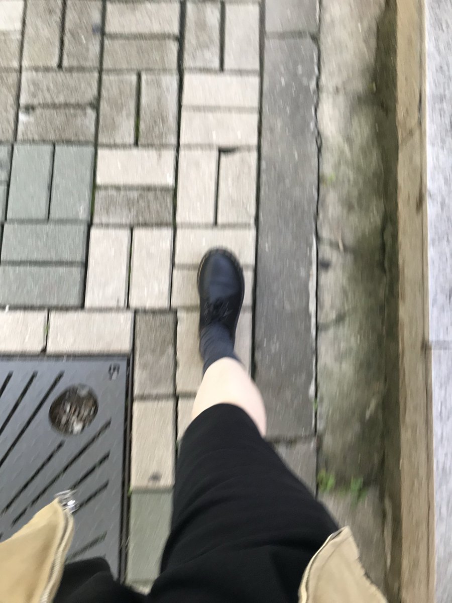 1ovelog's tweet image. 엊그제 갑자기 추워져서 아우터입고 나왔는데
오늘 아우터까진 아니네? ㅎㅎ