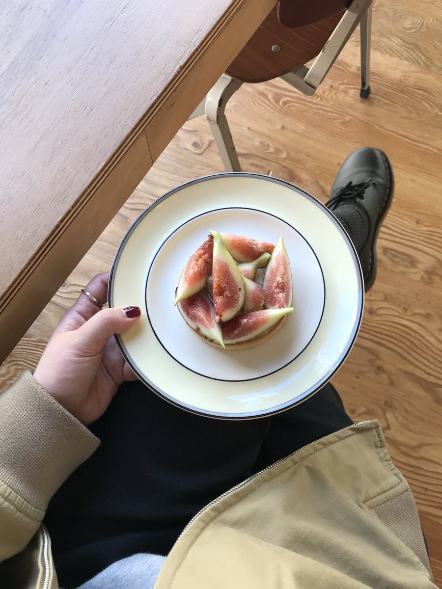 1ovelog's tweet image. 엊그제 갑자기 추워져서 아우터입고 나왔는데
오늘 아우터까진 아니네? ㅎㅎ