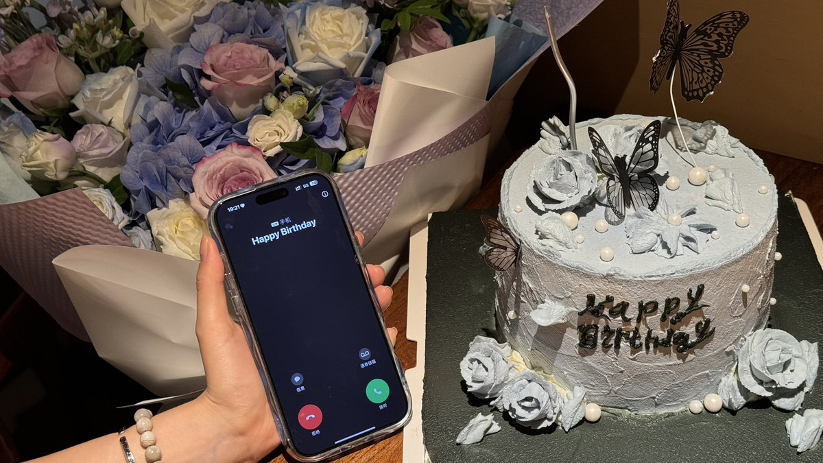 qiaosiss's tweet photo. 是生日🎂 https://t.co/QFwqSkOCDQ