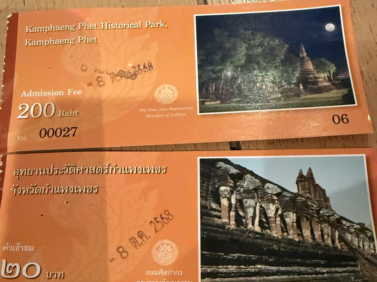 CNXObserver's tweet photo. Starting the day with the traditional 10x ‘foreigner gouge’ at Kamphaeng Phet Historical Park. Probably worth it, but still annoying. https://t.co/zUBja0SgoK