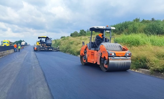 jalisco_sict's tweet photo. Por parte de la #SICT, nos complace informar que los trabajos mayores de conservación en la Autopista #Zapotlanejp-#LagosDeMoreno , concluirán el 15 de noviembre y se restablecerá totalmente la circulación.  Posterior se harán trabajos menores, cómo pintura y líneas de estruendo. https://t.co/8ML0GYjYNJ