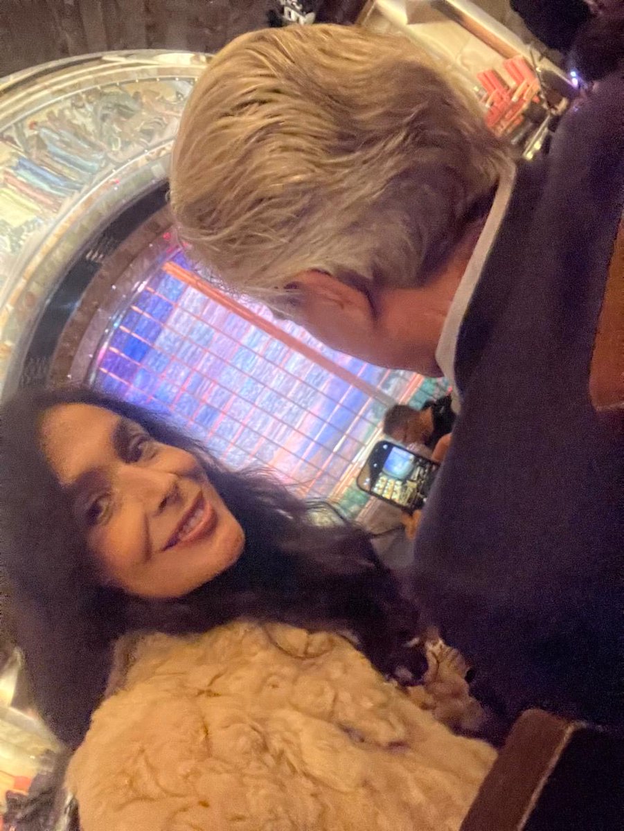 CRomoPelayo's tweet image. ¡Inolvidable noche! 25 aniversario #amoresperros Bellas Artes CDMX 😍🤩 no te pierdas esta magnífica película en la VI @muestradecinemx 7-9 noviembre 2025 @Roma @CasadelCinema  y siguen las celebraciones… Tanti auguri #iñarritu #arriaga é meraviglioso team #amoresperros!!