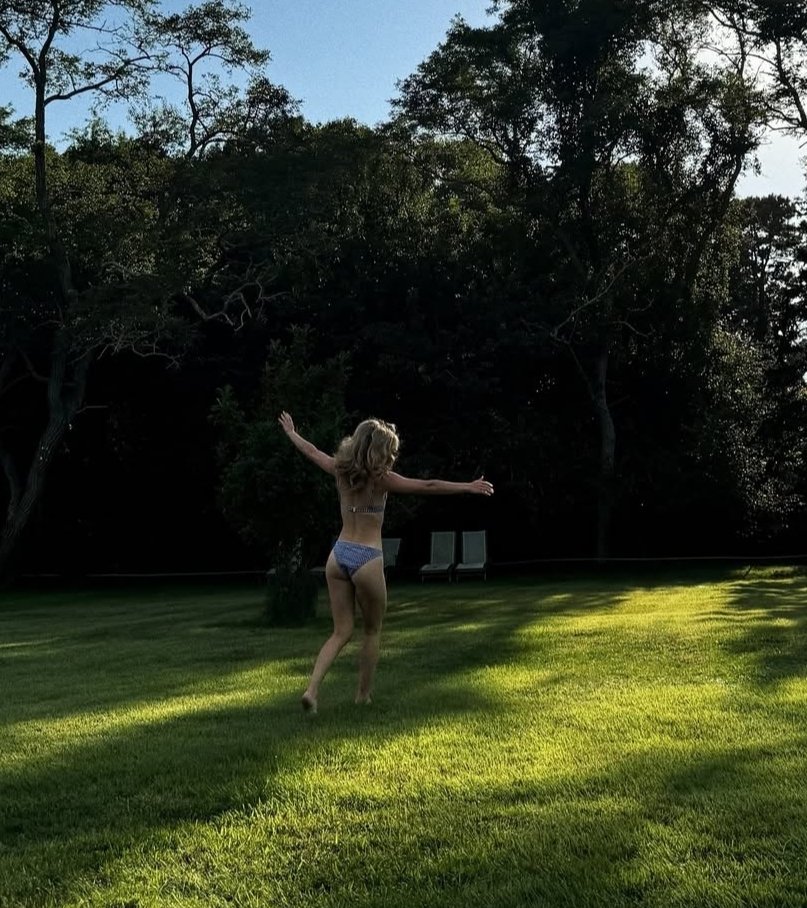 stargirlJSA's tweet photo. I never mind being in public, do you? https://t.co/oOACOEIYe3