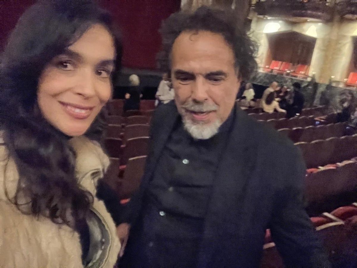 CRomoPelayo's tweet image. ¡Inolvidable noche! 25 aniversario #amoresperros Bellas Artes CDMX 😍🤩 no te pierdas esta magnífica película en la VI @muestradecinemx 7-9 noviembre 2025 @Roma @CasadelCinema y siguen las celebraciones… Tanti auguri #iñarritu #arriaga é meraviglioso team #amoresperros!!