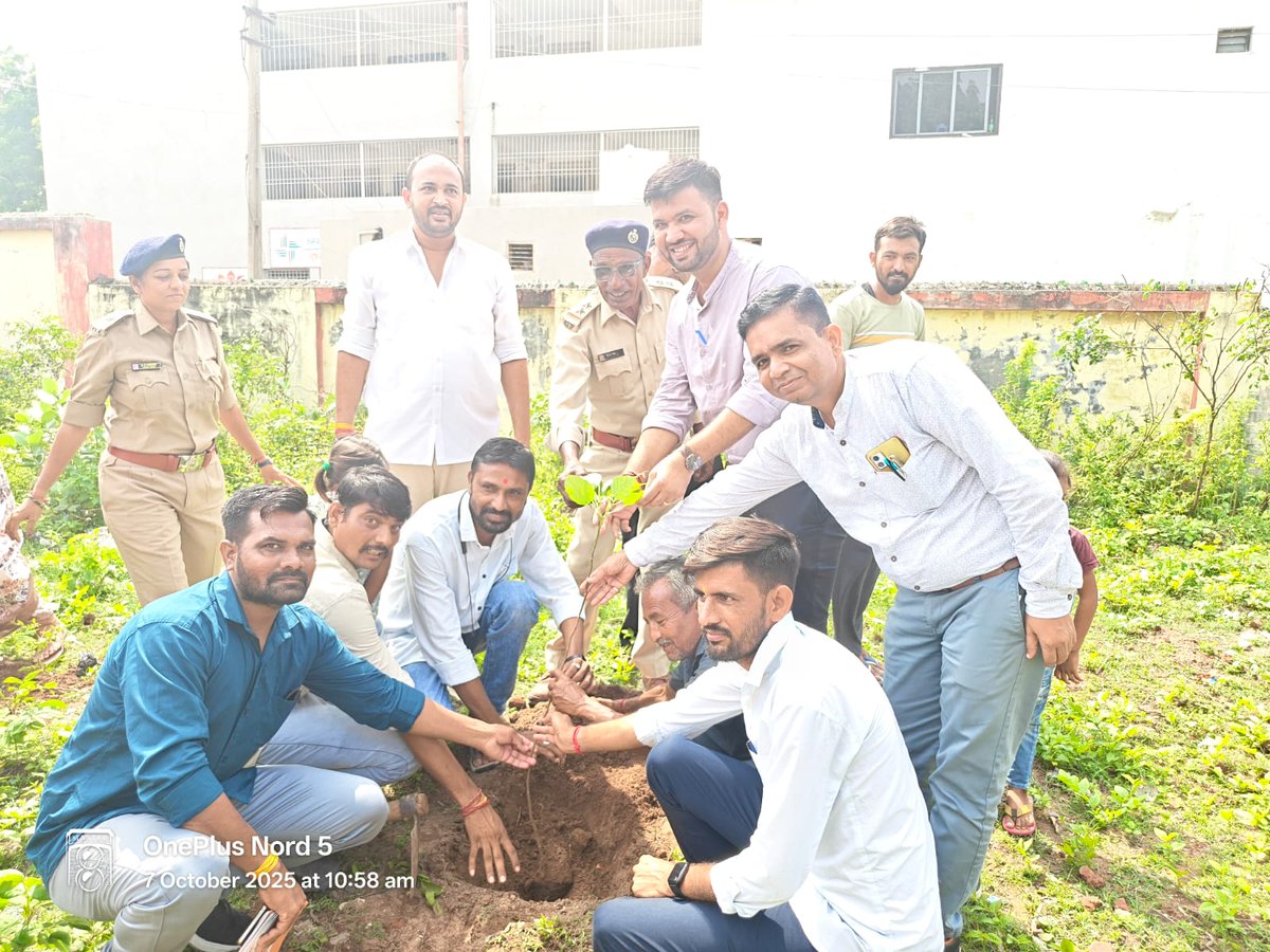 વિકાસ સપ્તાહ કાર્યક્રમ અંતર્ગત પાદરા તાલુકાના ડબકા ખાતે તા. પં.પ્રમુખ, પદાધિકારીશ્રીઓ, અધિકારીશ્રીઓની ઉપસ્થિત માં કાર્યક્રમ યોજાયેલ જેમાં મોટીસંખ્યામાં ગ્રામજનોએ ભાગ લઈ સરકારશ્રીની વિવિધ યોજનાઓની માહિતી તેમજ લાભ મેળવેલ છે <a href="/CollectorVad/">Collector & DM Office Vadodara</a>  <a href="/ddo_vadodara/">District Panchayat Vadodara</a> <a href="/Info_Vadodara/">Info Vadodara GoG</a>