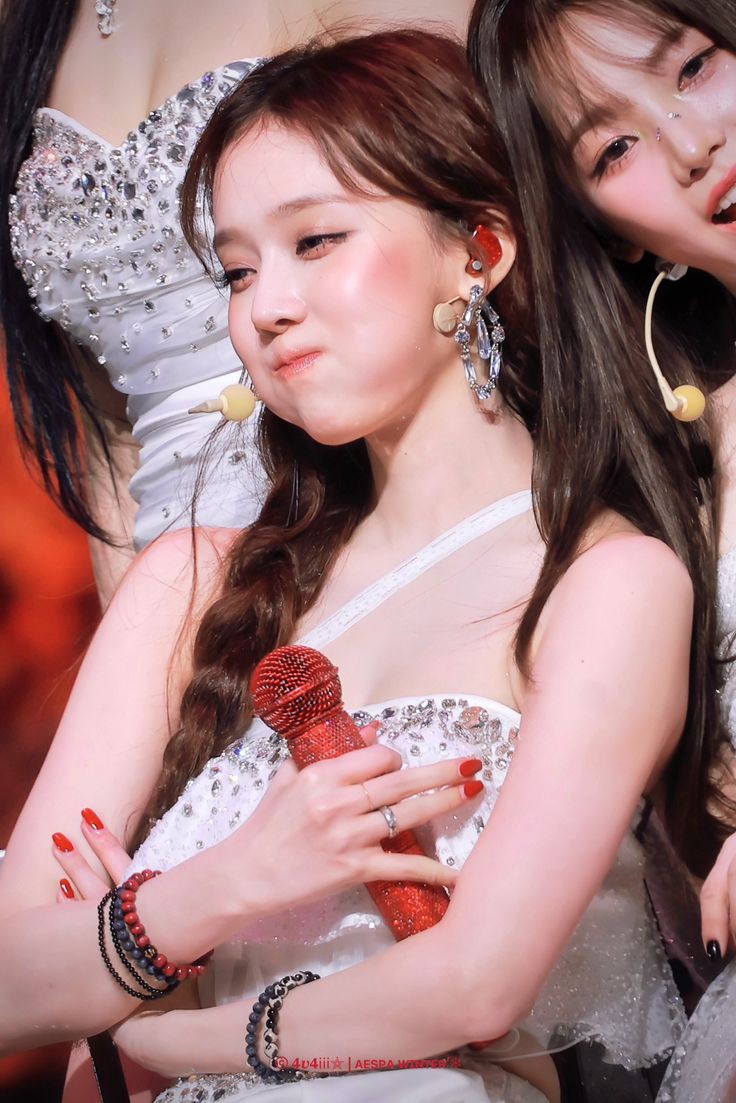 THE CHEEKS 😣🤏🏻