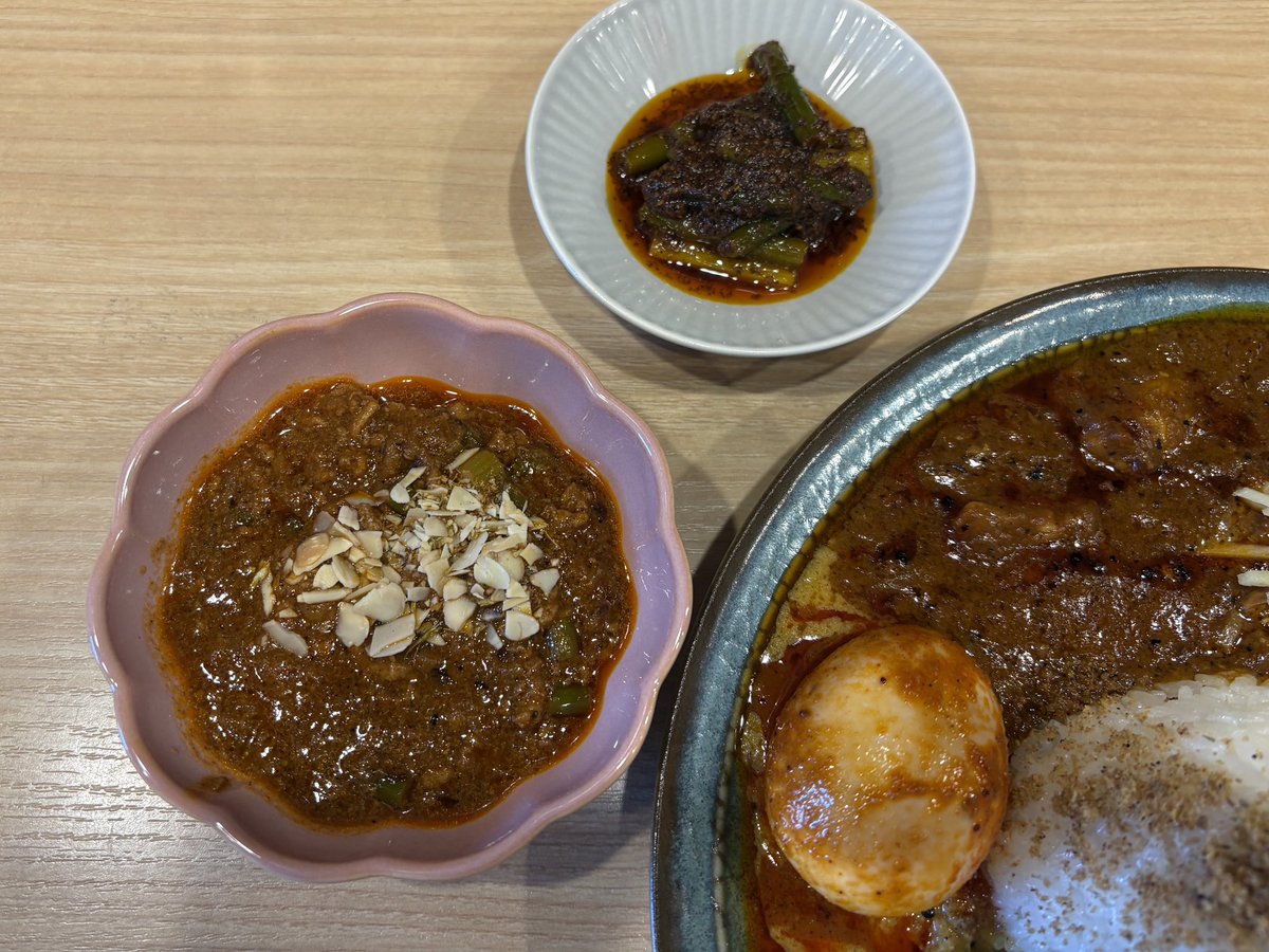 25curry クロロ

特製クロロプレート

カルダモンキーマ
ニンニクの芽アチャール
冷やしカルディーン
自家製ガラムマサラGENERAL(take out)