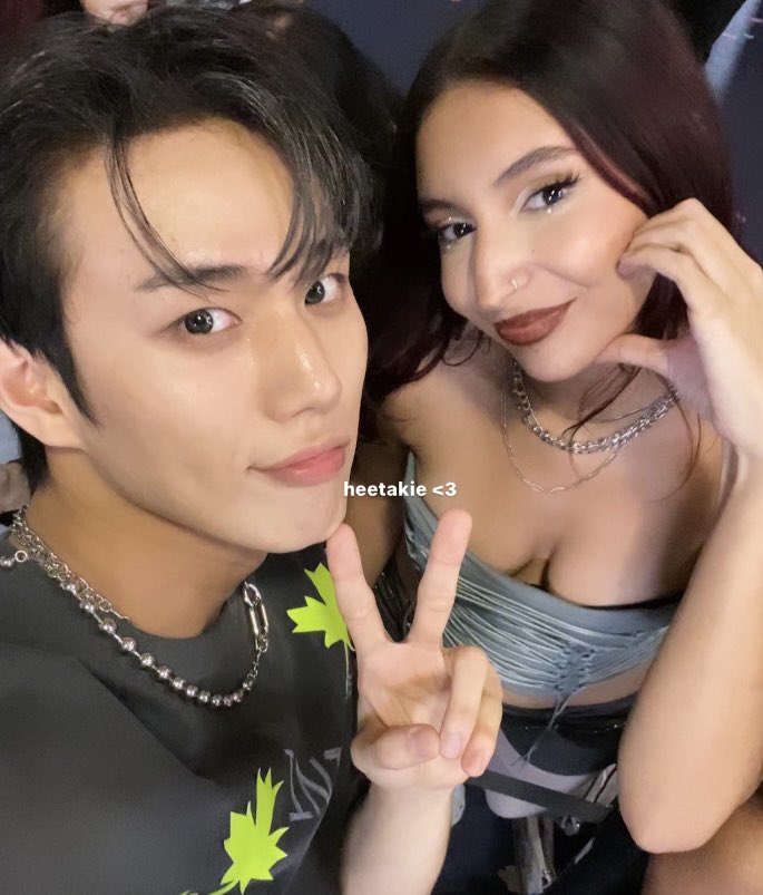 "i saw you in the crowd" right right right righttrightrigjtrightrighttttt