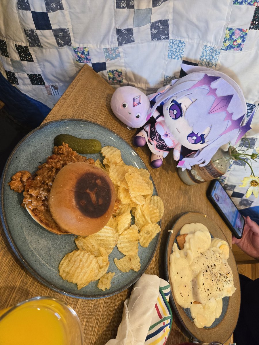 Tried a Sloppy Joe in Shimokitazawa, was really good.
#LMOAI
#pebblesona