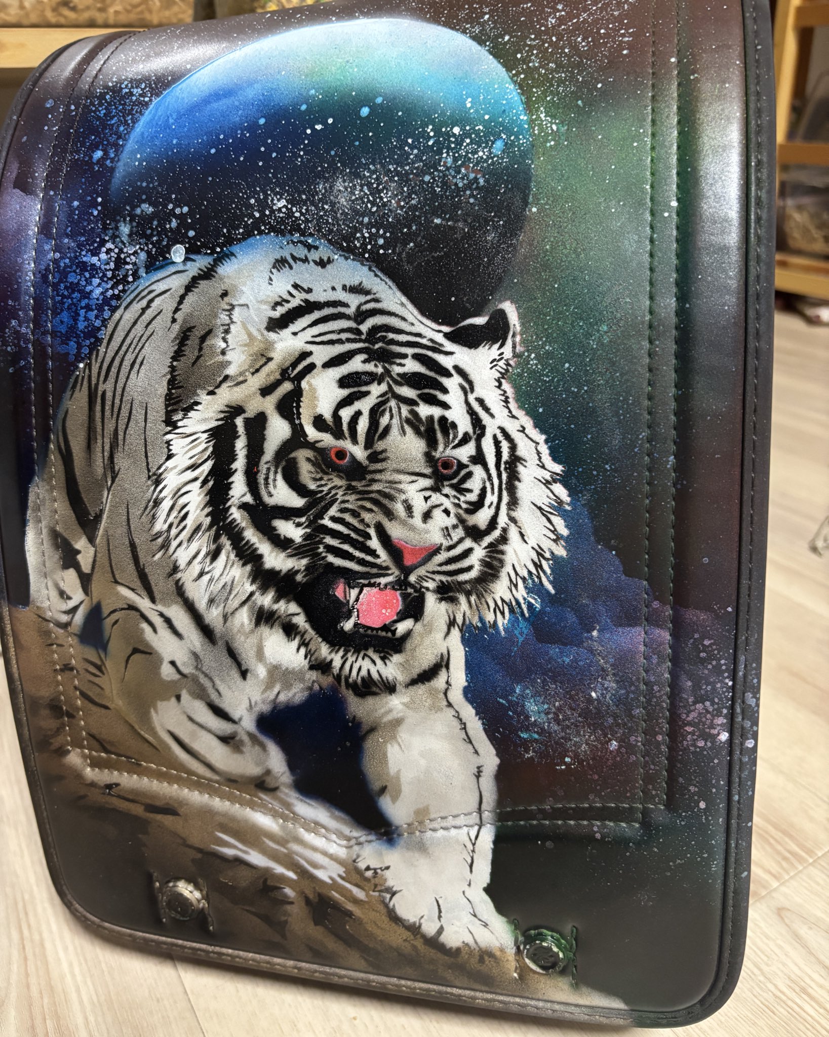 Dragon heartさんへ！スプレーアートエデンさんの作品です！ I asked the big speaker to spray paint something！ #スプレー