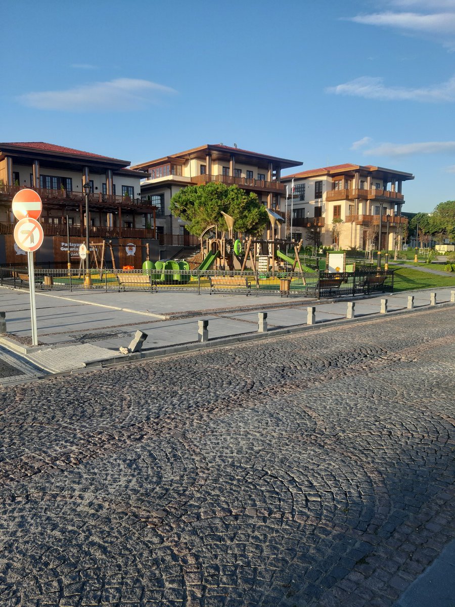 Samsun Atakumda projede mescit olan ve inşaat halinde bekletilip sonunda yıkılıp yerine çocuk parkı yapılan yer.  Mescit neden yıkıldı?