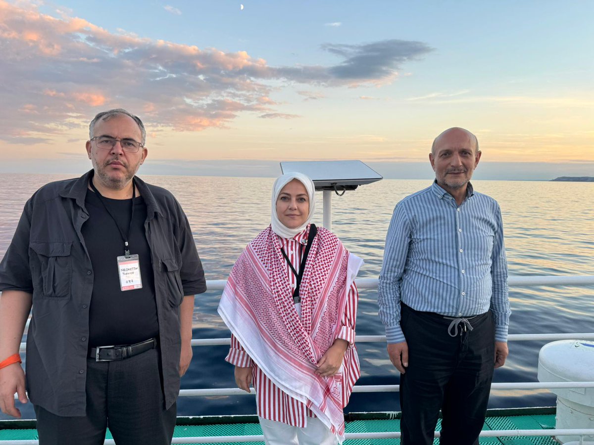 MustafaKurdas's tweet photo. Terör devleti haydut İsrail Gazze'ye yardım götüren Özgürlük Filosu'na saldırdı.
Filo da milletvekillerimiz de var... https://t.co/oaHXlreMkD