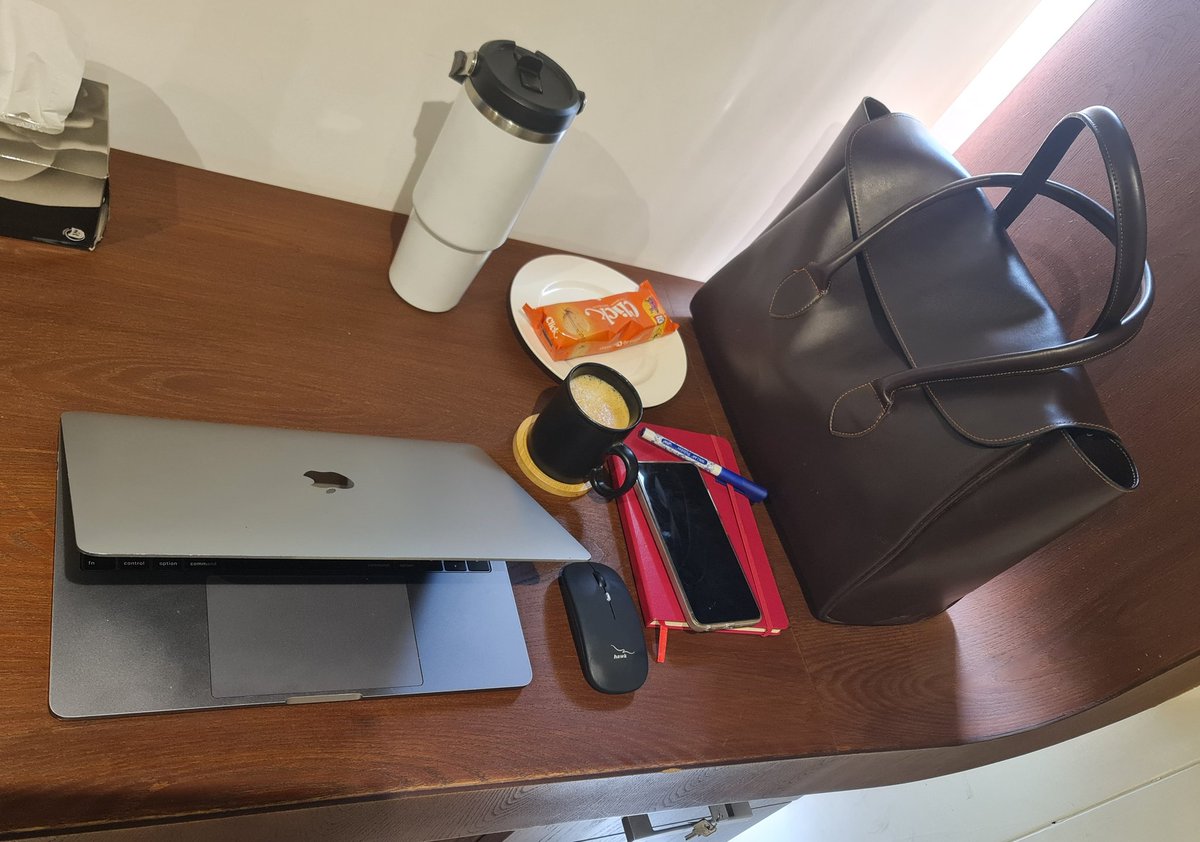 sadiasialvi's tweet image. Midweek Momentum
Coffee’s brewed☕️, laptop’s on and the to-do list’s about to surrender.
Midweek isn’t for slowing down it’s for realigning your grind.
Let’s push through with purpose, poise, and maybe a little caffeine magic.
#MidweekMotivation
#BossMode
#DeskDiaries
#StayDriven