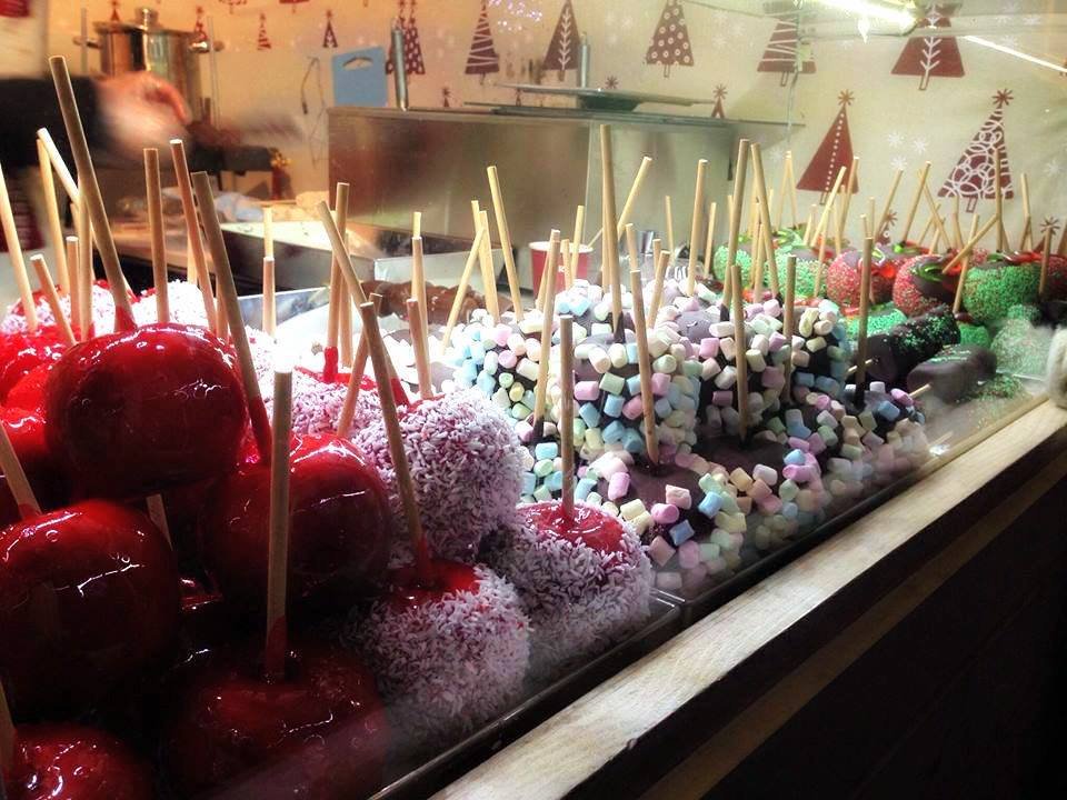 euro_tour's tweet image. 🇱🇹ヴィリニュス、大聖堂広場の『#クリスマスマーケット ２０２５🎄✨』11/29～12/28　クリスマスの装飾品やギフト、りんご飴や地元のチーズなどを売る、50軒以上の屋台が並びます♪ #ヴィリニュス #Vilnius
👉govilnius.lt/christmas-in-v…
➡リトアニアのホテル：euro-tour.co.jp/luxury-hotel/l…