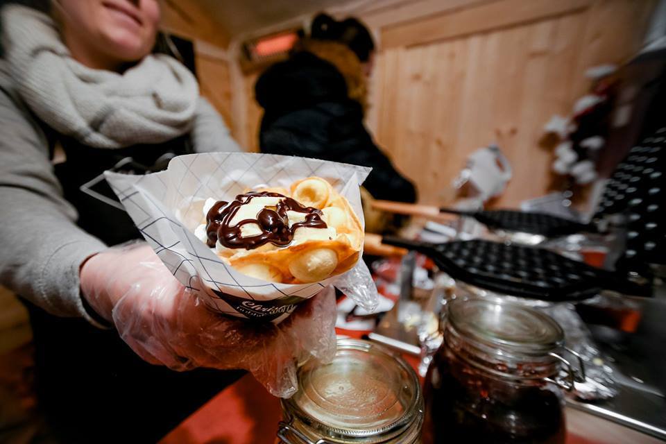 euro_tour's tweet image. 🇱🇹ヴィリニュス、大聖堂広場の『#クリスマスマーケット ２０２５🎄✨』11/29～12/28　クリスマスの装飾品やギフト、りんご飴や地元のチーズなどを売る、50軒以上の屋台が並びます♪ #ヴィリニュス #Vilnius
👉govilnius.lt/christmas-in-v…
➡リトアニアのホテル：euro-tour.co.jp/luxury-hotel/l…