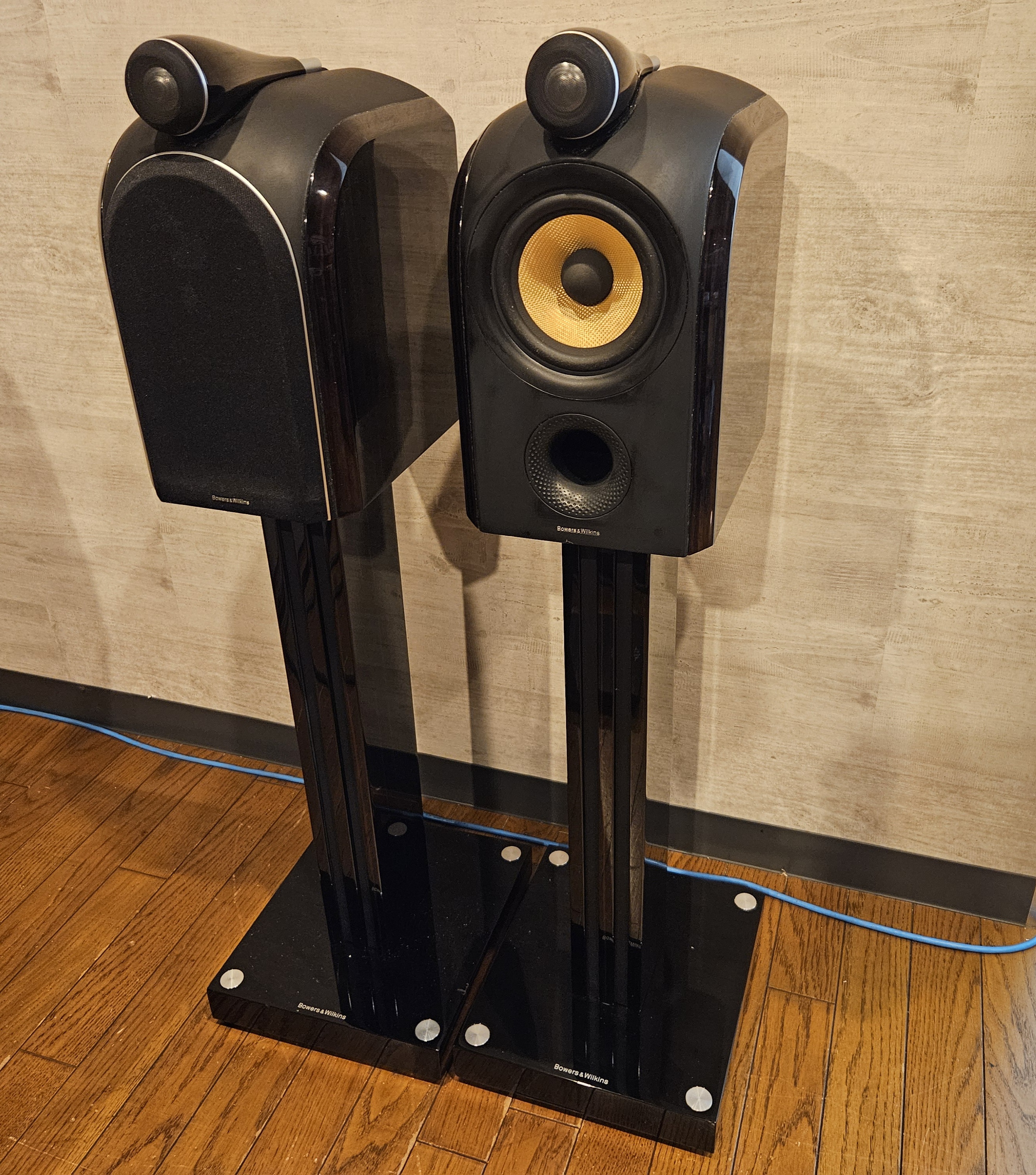 Bowers & Wilkins スピーカーPM1 B&W (Bowers & Wilkins) PM1 Speakers with Matching Stands and