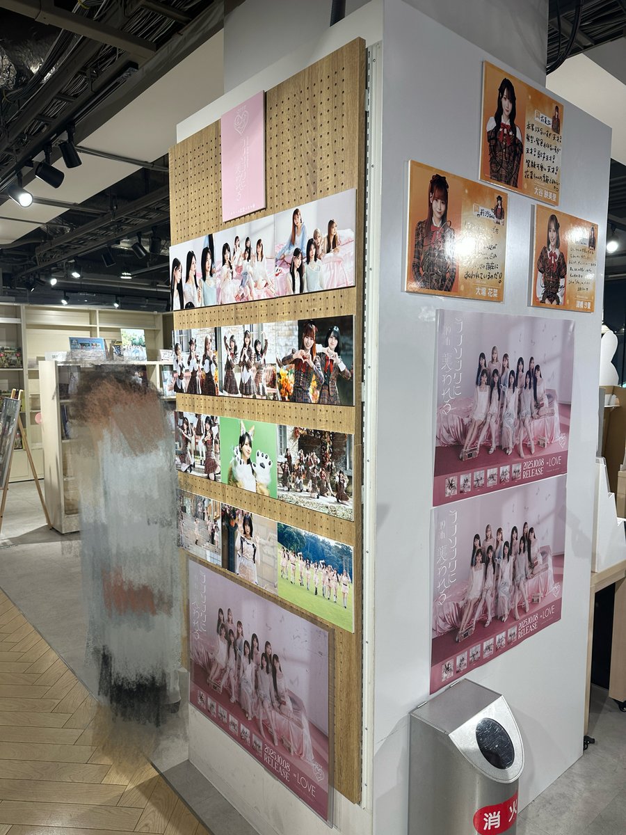 イコラブCDショップ巡り HMV渋谷店は5階にて展開。 パネルはレジの近く