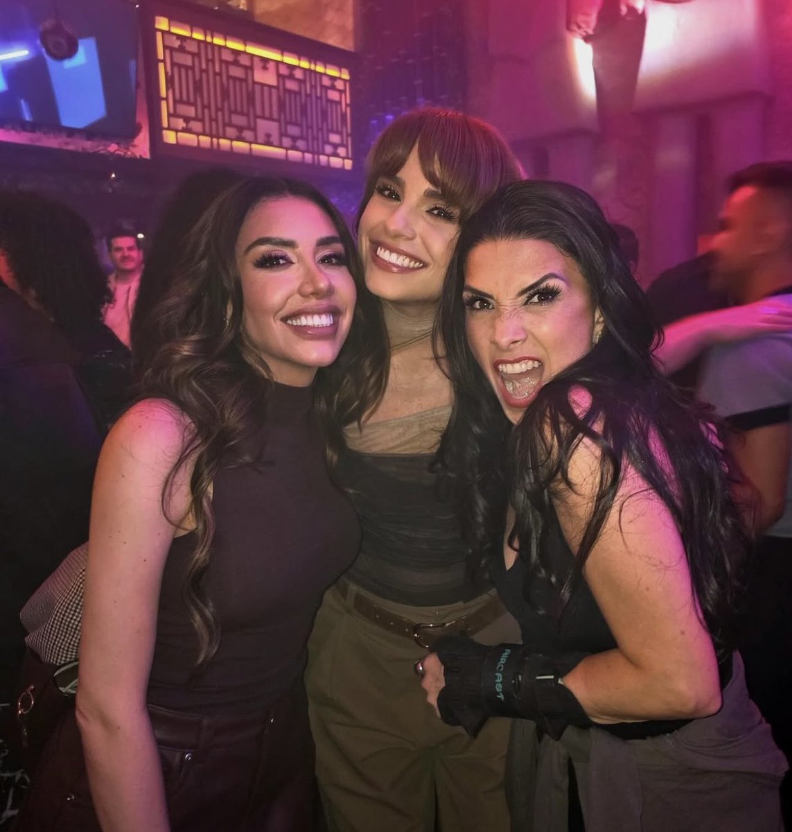 Takumi_Kokobop's tweet photo. Reinas 👸🏻 💜 👑 @DalilahPolanco @realkarime  #DalilahPolanco  #KarimePindter  #matrioska #LaPolanco https://t.co/mUQjGRmxeo