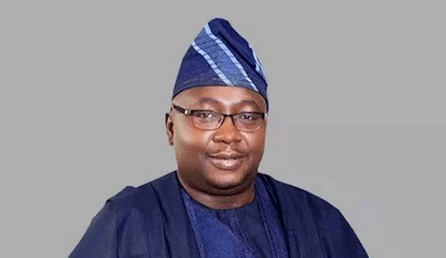 UmarSanithecat's tweet image. Super Grid Must Serve All

The FG’s negotiation with China’s Export-Import Bank for a $2 billion loan to build a new “super grid” is a commendable step toward resolving Nigeria’s enduring electricity crisis. Adebayo Adelabu’s assurance that the project will strengthen supply to…