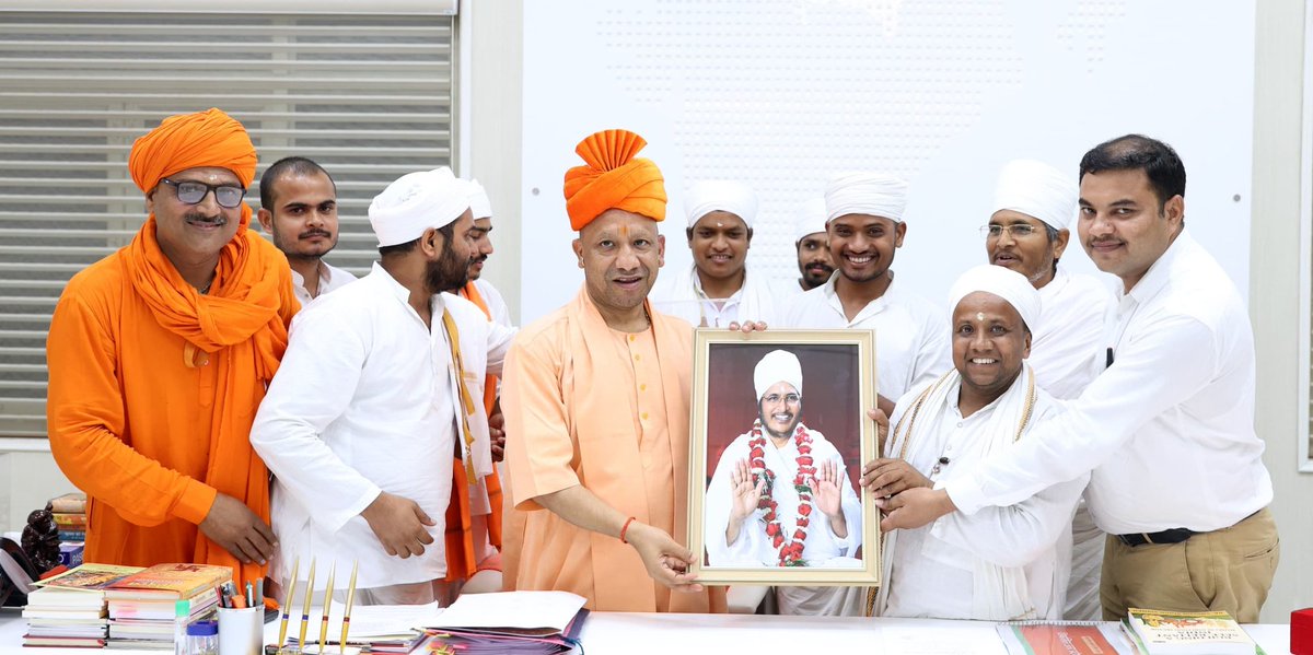 PrveenSaeb's tweet photo. हायर ब्रांड नेता एवं उत्तर प्रदेश के मुख्यमंत्री परम पूज्य श्री योगी आदित्यनाथ जी के सरकारी आवास पर बहुत सुंदर मुलाकात हुई https://t.co/s6QNSm54TZ
