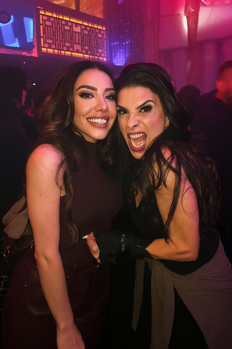 julioamx's tweet image. Las reinas de la competencia en #LaCasaDeLosFamososMx, Karime y Dalilah se encuentran. 💜🦋