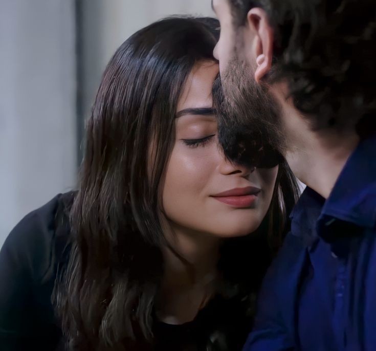 وہ ایک شخص ھے بالکل سکون دل جیسا 
میرے خدا وہ سدا یونہی میرے ساتھ رھے🥰

،،،،🖤