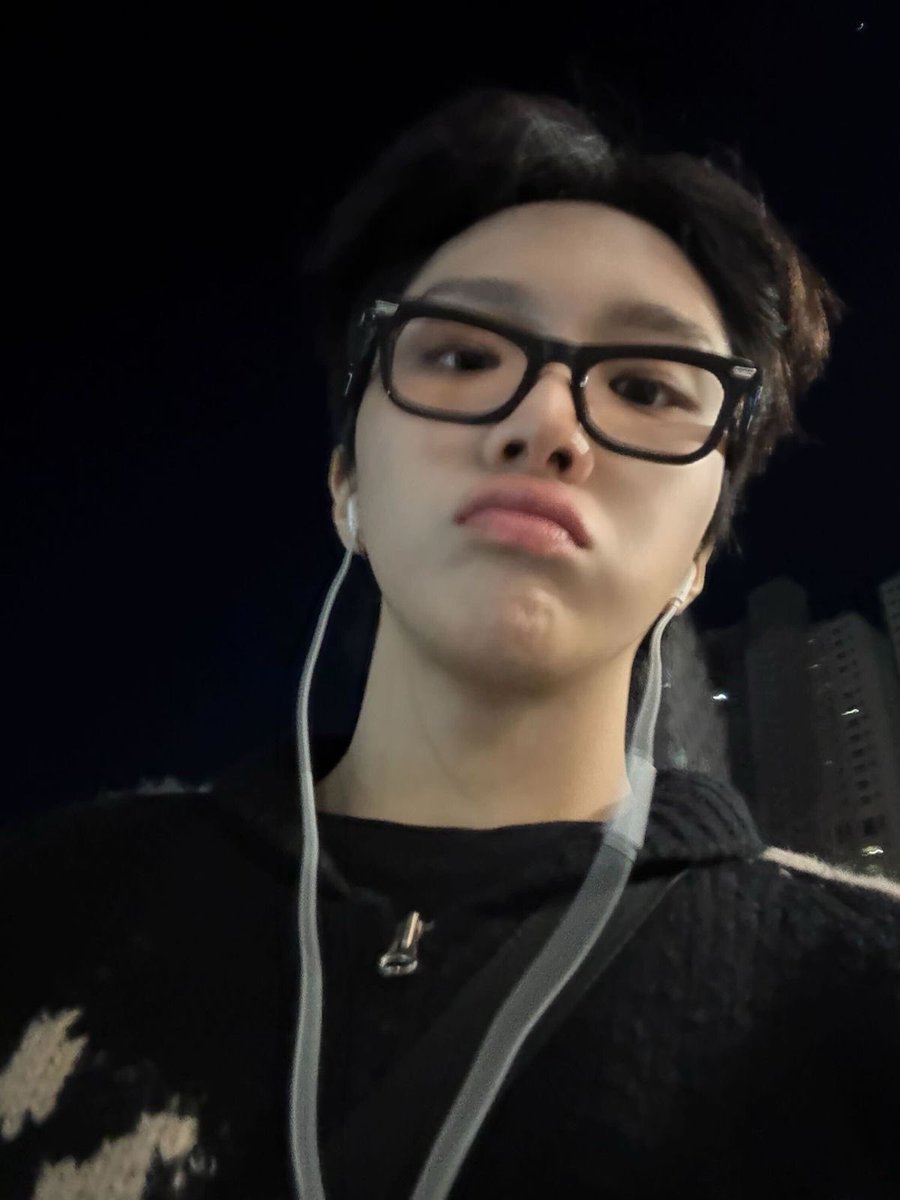 woonmyungzz_'s tweet image. plastic surgery has ruined everyones perception on what a natural beauty is