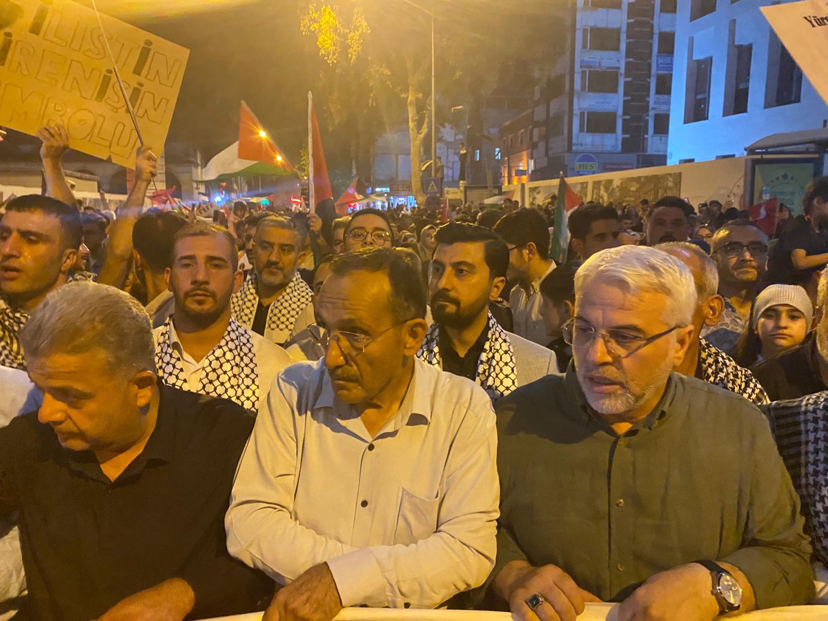 ramazancetin02's tweet photo. 📍 Adıyaman

İl Teşkilatımız ve STK temsilcilerimizle birlikte Adıyaman Filistin Dayanışma Platformu tarafından düzenlenen Gazze Kararlılık Yürüyüşü ve Aksa Tufanı Mitingi’ne katılım sağladık.

Mazlum Filistin halkının yanında olmaya, Gazze’yi unutturmamaya ve her daim gündemde tutmaya devam edeceğiz.
Rabbim Gazze’deki kardeşlerimize en kısa zamanda özgürlük ve huzur nasip eylesin. 🇵🇸🤲

#GazzeİçinSesVer
#FilistinYalnızDeğil
#Adıyaman 

@avyusufibis 
@osmannazlier
@recepfurkanksp