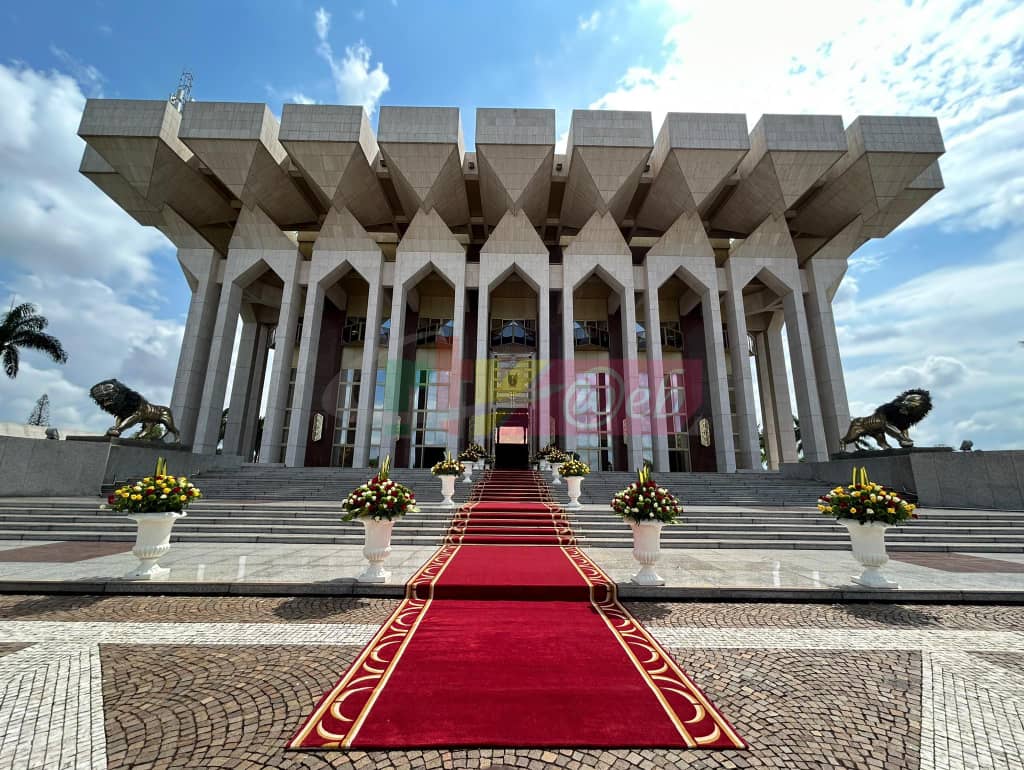 TheCameroonianZ's tweet image. Élection Présidentielle du 11 Octobre 1992 #Cameroon : 

Paul Biya : 39,98%
Fru Ndi : 35,97%
Bello Bouba : 19,22%