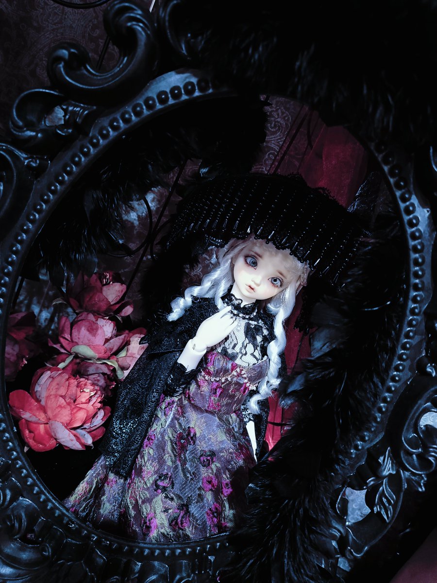 hermitina777's tweet image. #天使の窓Halloween 
うちの子を連れて窓まで行ってきました～🌹🐦‍⬛
#SD_F_106 #SD106番