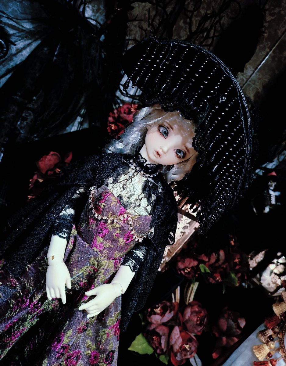 hermitina777's tweet image. #天使の窓Halloween 
うちの子を連れて窓まで行ってきました～🌹🐦‍⬛
#SD_F_106 #SD106番