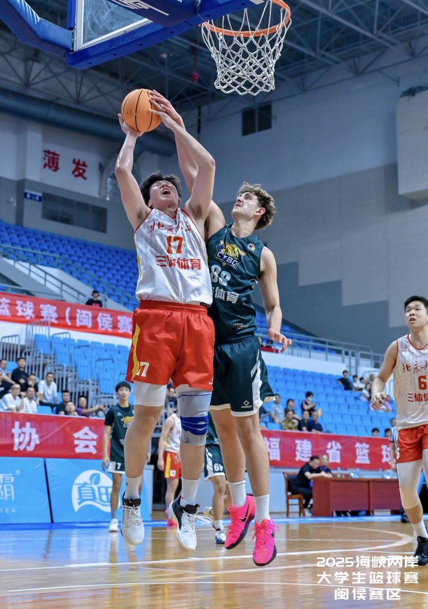 I have been playing tournaments the past 2 weeks in Wuhan and Xiamen, China 🇨🇳 Blessed and Grateful for this experience.
#basketball #collegebasketball #hoops #collegefreshman #BasketballPicks #travel