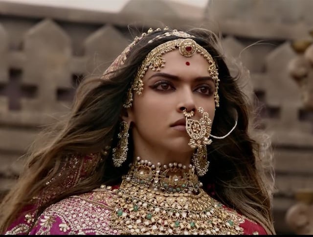 Amockxil2029's tweet photo. Deepika Padukone is the Only actress who look so graceful in both Hindu and Muslim attire.

#DeepikaPadukone https://t.co/6mVzyLfh0D