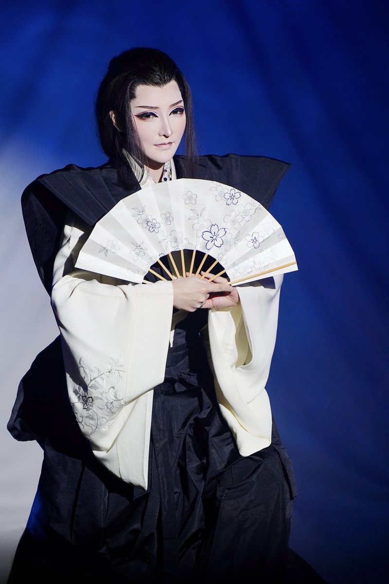 美しすぎる鈴様の袴姿✨そして顔面国宝級！
あ〜すでに恋しい(´•̥̥̥ω•̥̥̥`)❤︎
#橘鈴丸 座長