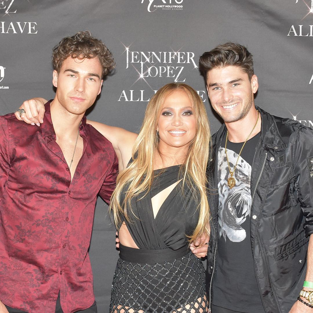 AmenEverytime's tweet photo. Throwback to Nic Palladino, Jennifer Lopez and Charlie Matthews in the Planet Hollywood Resort &amp; Casino in Las Vegas, Nevada. #AllIHave✨ #NicPalladino #JenniferLopez @JLo #CharlieMatthews @Charliem015 #TBT https://t.co/ksjyWO1yow