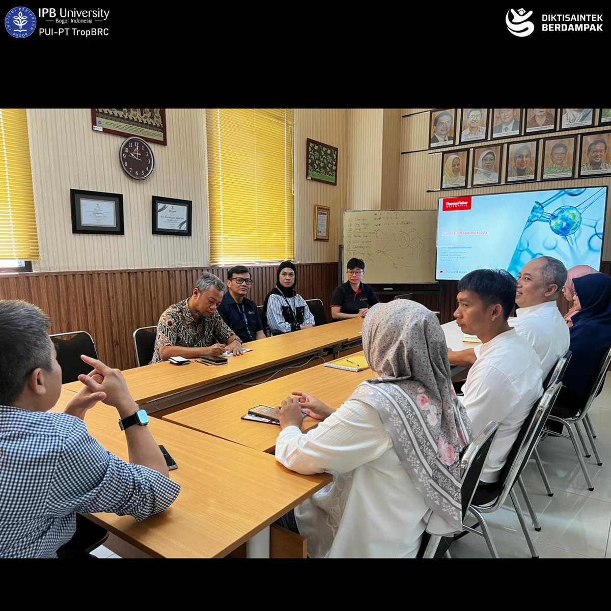 BiofarmakaIPB's tweet image. Kunjungan dari Thermo Fisher Scientific

biofarmaka.ipb.ac.id/251008-visitin…

#Kunjungan
#ThermoFisherScientific
#ResearchCollaboration
#KolaborasiRiset
#InovasiSains
#RisetIndonesia
#ScienceForFuture
#Biofarmaka
#TropBRC
#IPBUniversity
#IPBNesian
#KampusTerbaik
#KampusMerdeka
#Bogor