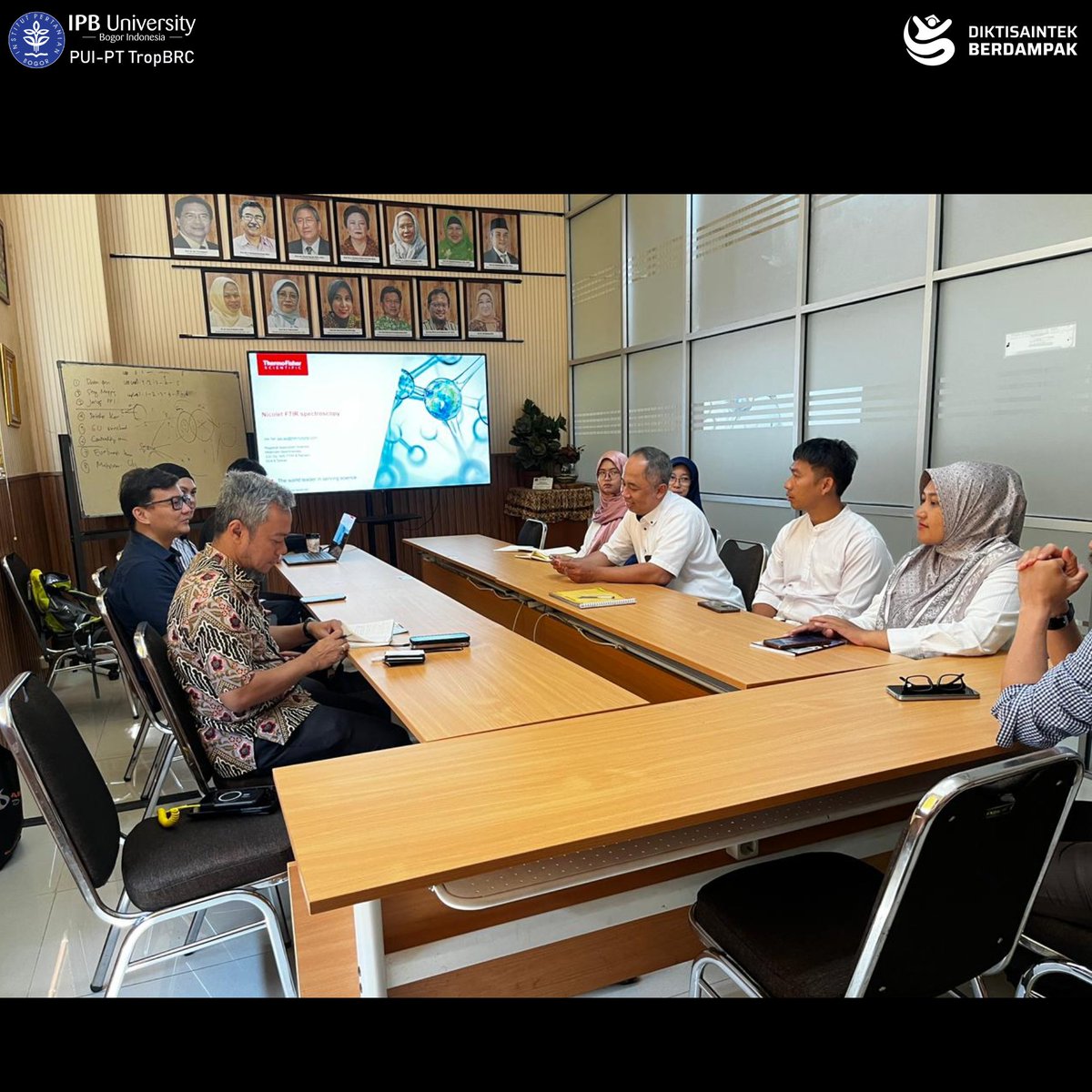 BiofarmakaIPB's tweet image. Kunjungan dari Thermo Fisher Scientific

biofarmaka.ipb.ac.id/251008-visitin…

#Kunjungan
#ThermoFisherScientific
#ResearchCollaboration
#KolaborasiRiset
#InovasiSains
#RisetIndonesia
#ScienceForFuture
#Biofarmaka
#TropBRC
#IPBUniversity
#IPBNesian
#KampusTerbaik
#KampusMerdeka
#Bogor