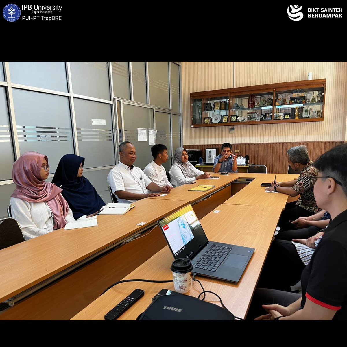 BiofarmakaIPB's tweet image. Kunjungan dari Thermo Fisher Scientific

biofarmaka.ipb.ac.id/251008-visitin…

#Kunjungan
#ThermoFisherScientific
#ResearchCollaboration
#KolaborasiRiset
#InovasiSains
#RisetIndonesia
#ScienceForFuture
#Biofarmaka
#TropBRC
#IPBUniversity
#IPBNesian
#KampusTerbaik
#KampusMerdeka
#Bogor