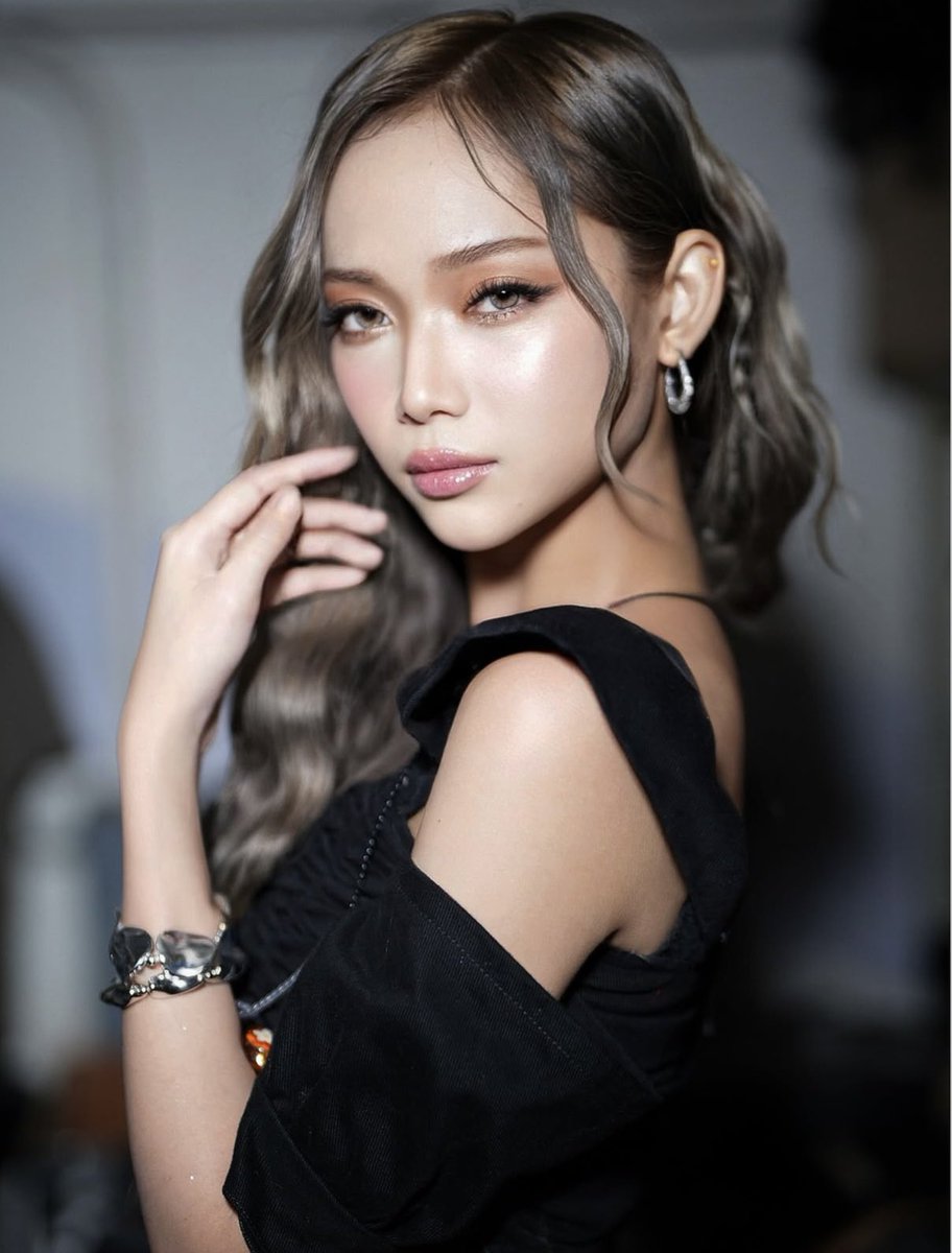 stanbinigwen's tweet photo. Sobrang lala ng face card ni Gwen!!! AhhhckxzZz https://t.co/XvLKHPvhou