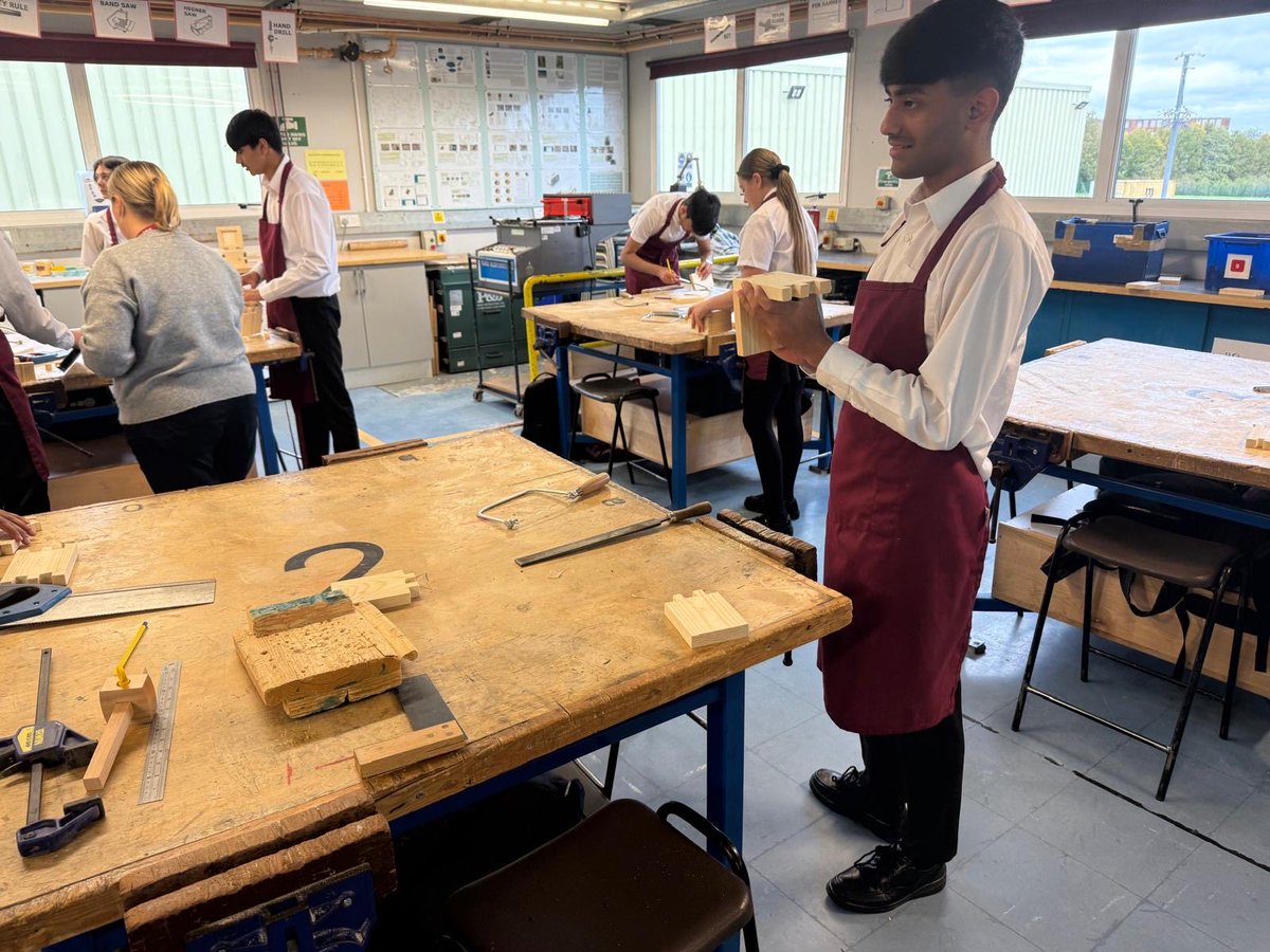 HarperGreen's tweet image. Monday we started with developing our skills and making finger joints, Tuesday we moved to lap joints. We are in awe at the progress Yr10 are making in #designtechnology this week! Well done Yr10 ⚒️
