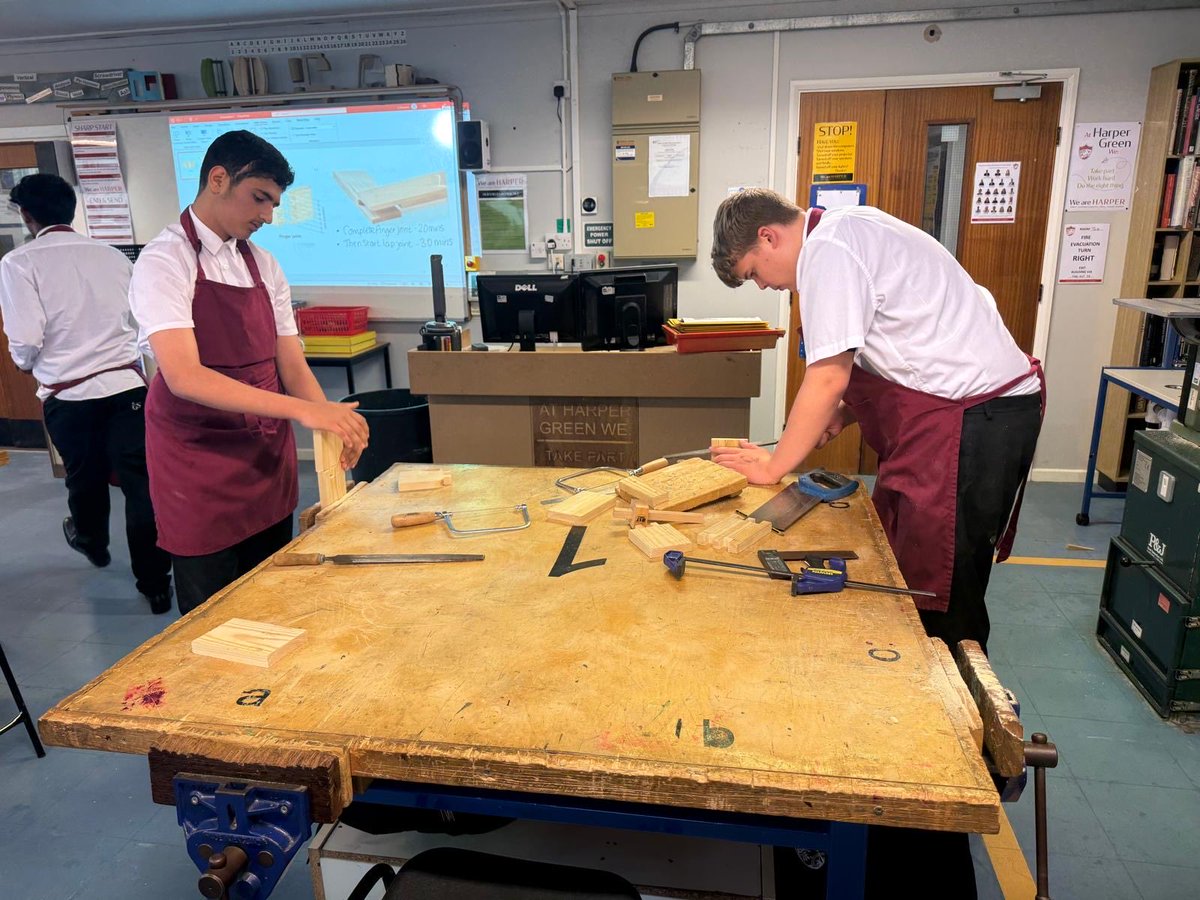 HarperGreen's tweet image. Monday we started with developing our skills and making finger joints, Tuesday we moved to lap joints. We are in awe at the progress Yr10 are making in #designtechnology this week! Well done Yr10 ⚒️