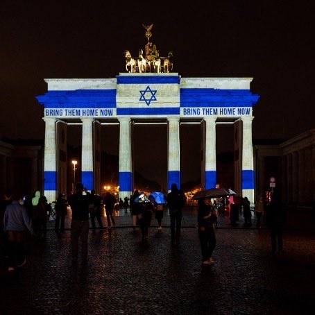 Two years since Oct 7.
Honored to play a small part in the #RememberTogether campaign we launched at the Israeli Embassy in Berlin, to remember the victims and call for the release of the hostages.
Memory, moral clarity &amp; solidarity must never fade. 🇮🇱🇩🇪🙏🏼